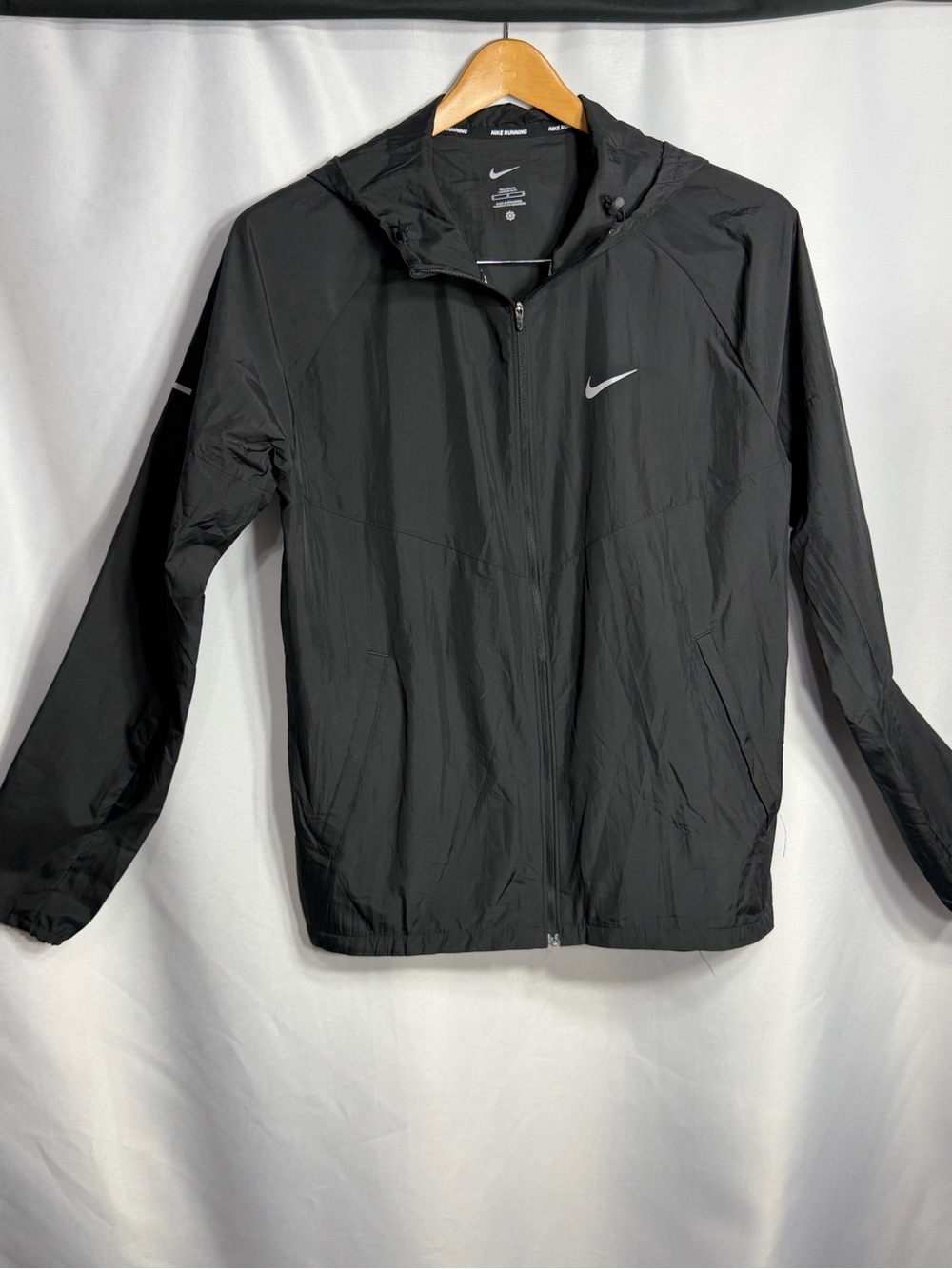 Nike Black Swoosh Hooded Windbreaker Jacket size M like new no tags